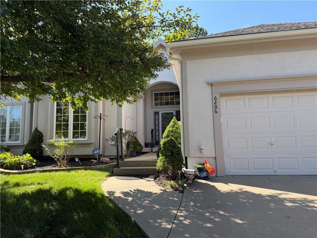 Photo 7 of 12 - 6206 NW 79th Street, Kansas City, MO 64151