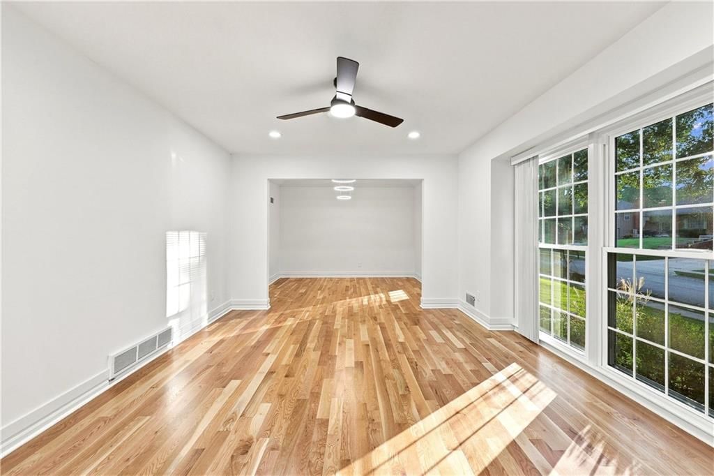 Photo 6 of 56 - 8143 NW Beaman Drive, Kansas City, MO 64151