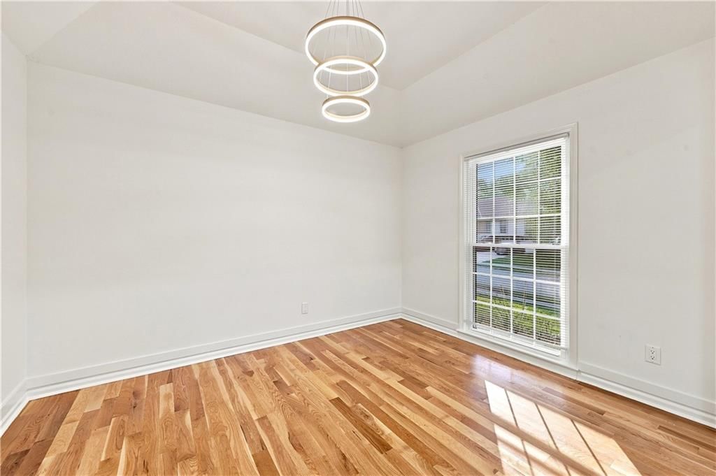 Photo 8 of 56 - 8143 NW Beaman Drive, Kansas City, MO 64151