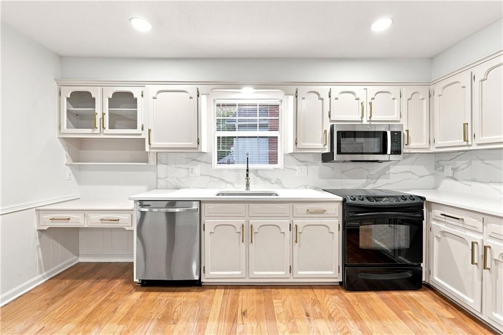 Photo 14 of 56 - 8143 NW Beaman Drive, Kansas City, MO 64151