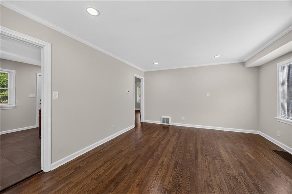 610 W 88th Terrace — photo 8