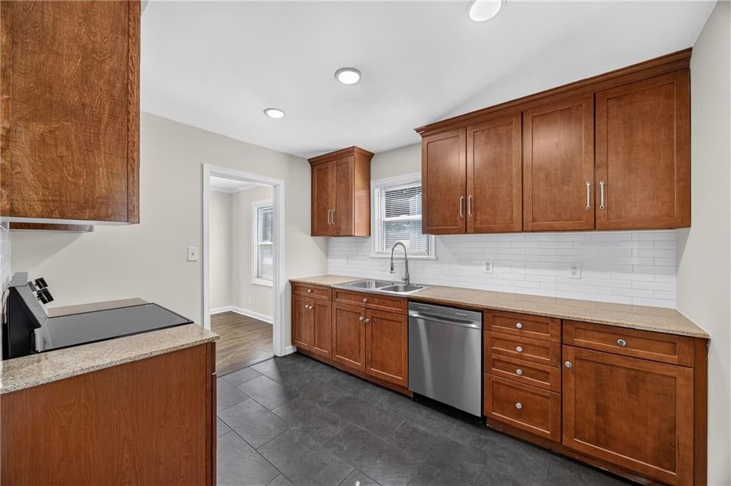 610 W 88th Terrace — photo 9