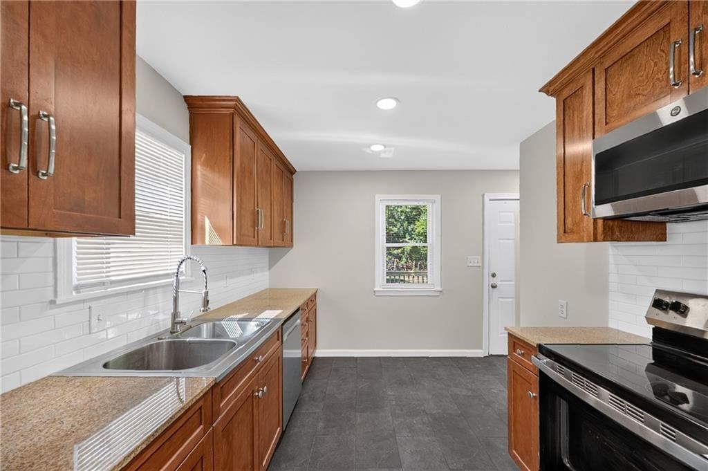 610 W 88th Terrace — photo 10