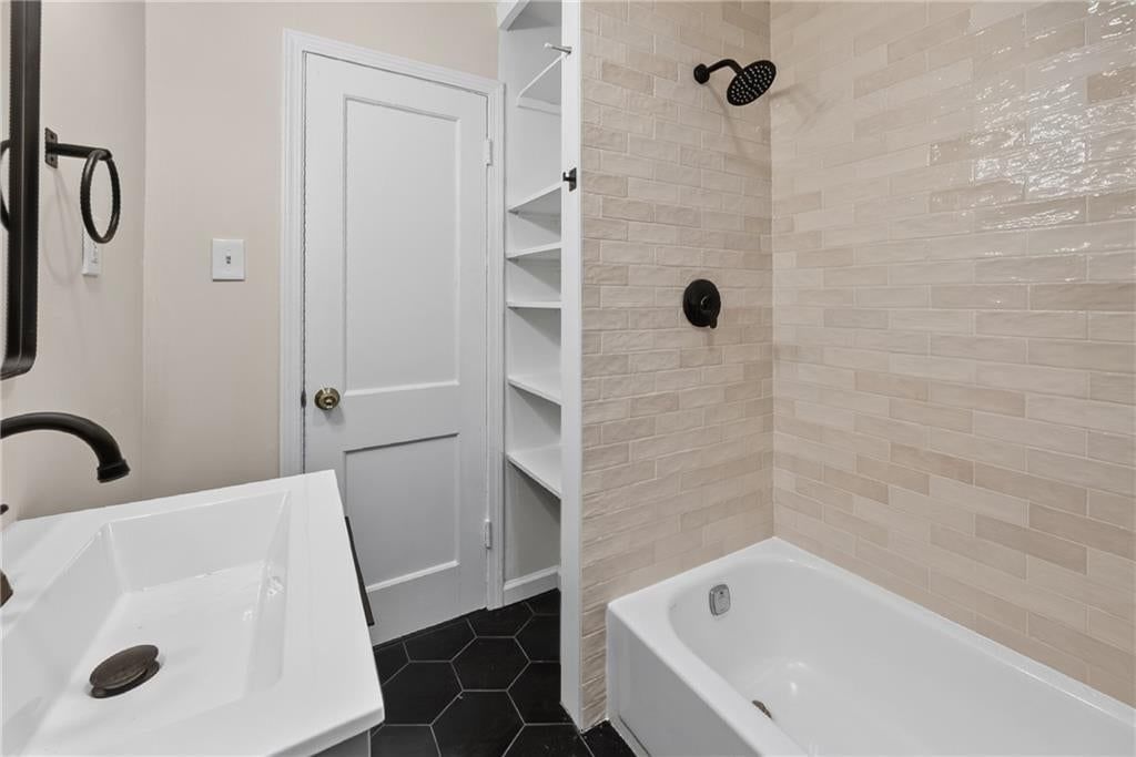610 W 88th Terrace — photo 17