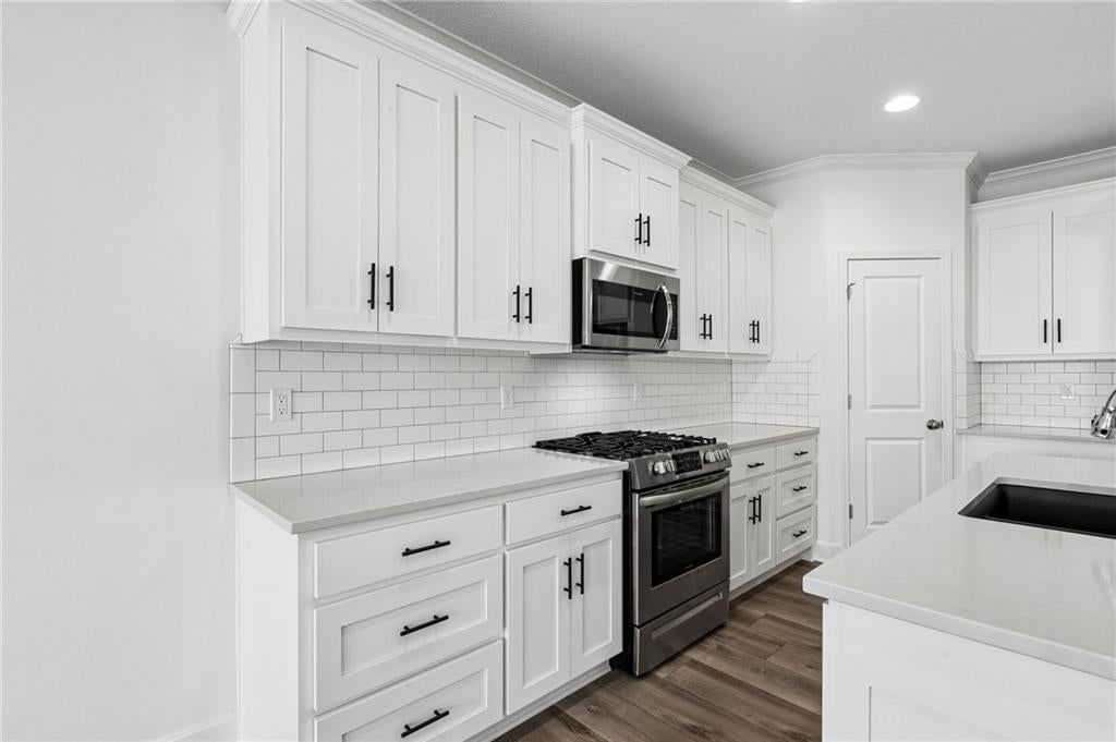 Photo 10 of 53, 16236 Broadmoor Street, Overland Park, KS 66085