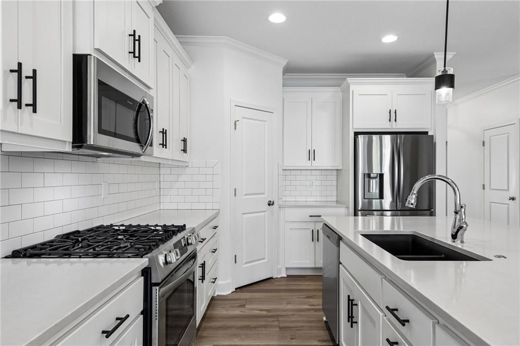 Photo 11 of 53, 16236 Broadmoor Street, Overland Park, KS 66085