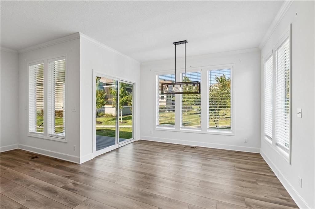 Photo 15 of 53 - 16236 Broadmoor Street, Overland Park, KS 66085