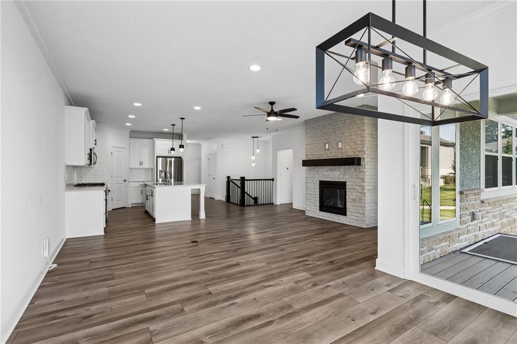 Photo 16 of 53 - 16236 Broadmoor Street, Overland Park, KS 66085