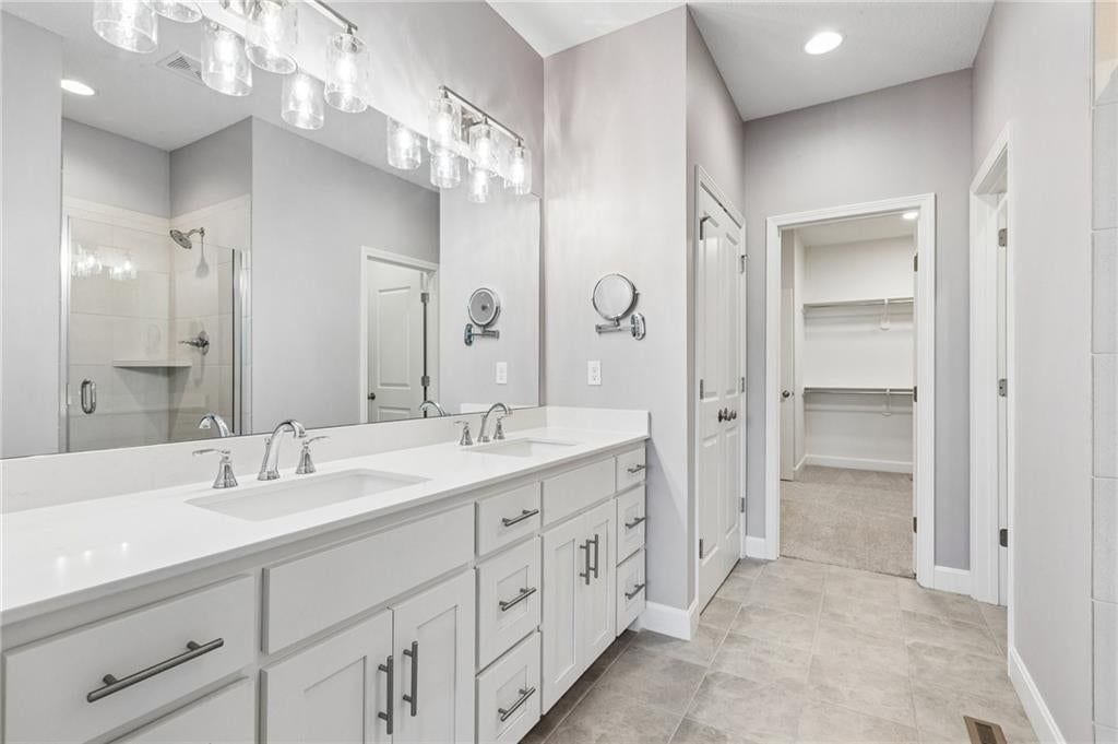 Photo 20 of 53 - 16236 Broadmoor Street, Overland Park, KS 66085