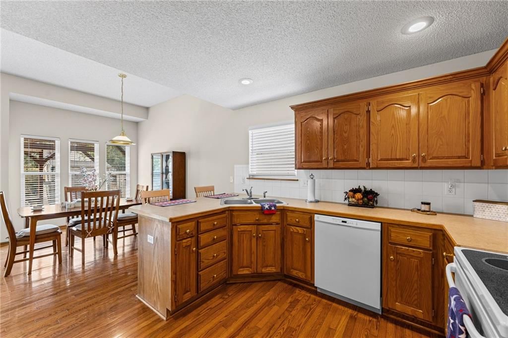350 N Locust Street — photo 12