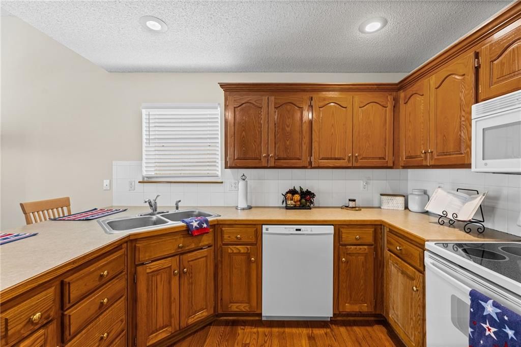350 N Locust Street — photo 14