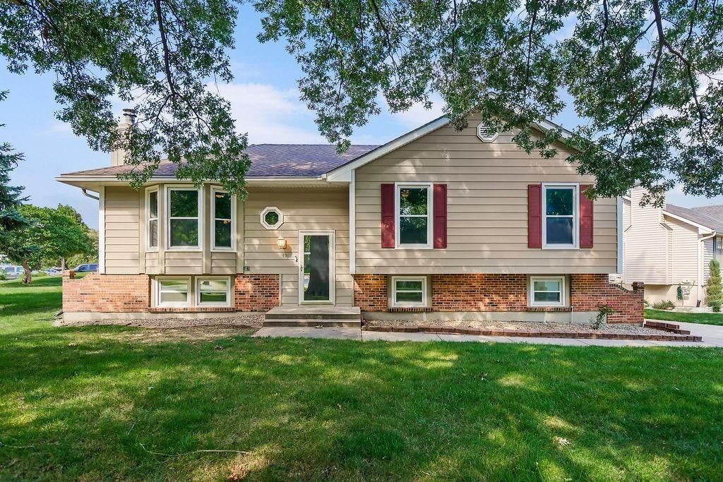 401 SE Mt Vernon Drive — photo 1
