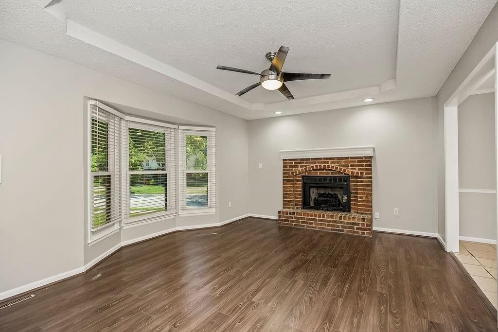401 SE Mt Vernon Drive — photo 4