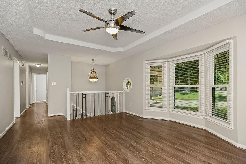 401 SE Mt Vernon Drive — photo 6