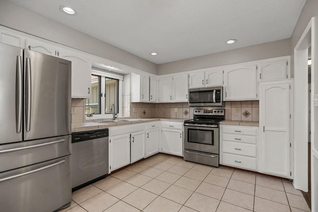 401 SE Mt Vernon Drive — photo 7