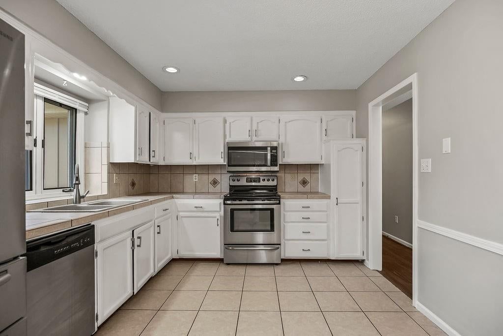 401 SE Mt Vernon Drive — photo 8