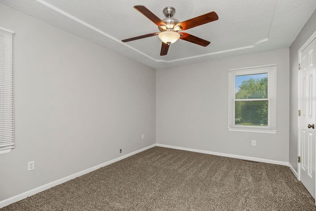 401 SE Mt Vernon Drive — photo 10