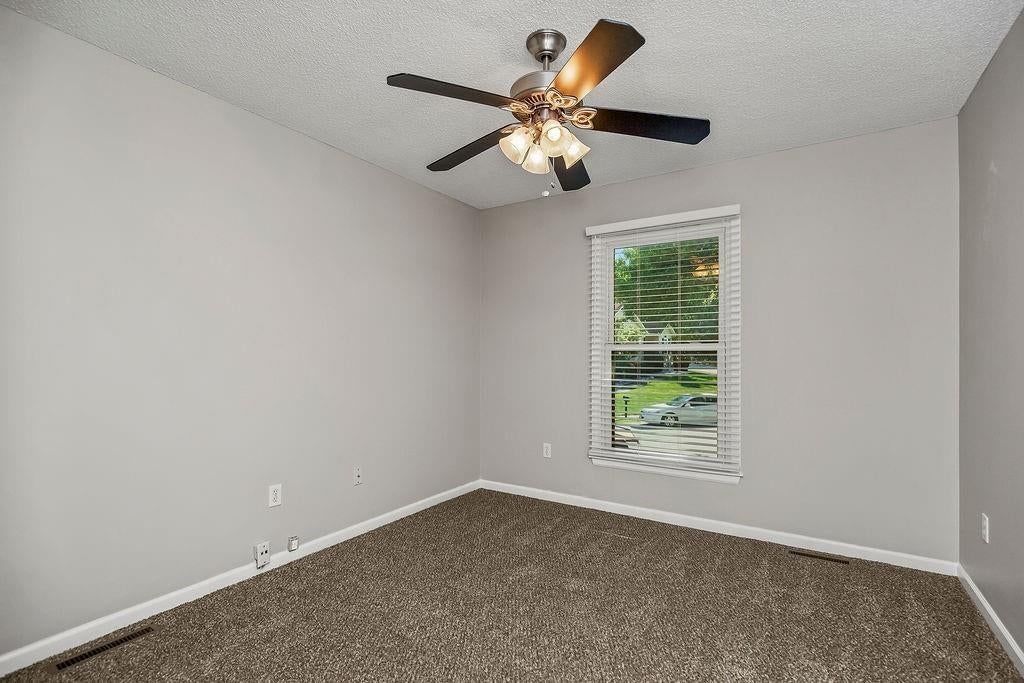 401 SE Mt Vernon Drive — photo 14