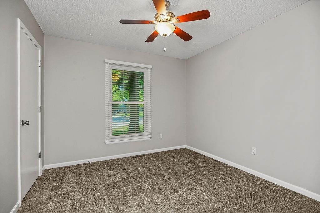 401 SE Mt Vernon Drive — photo 16