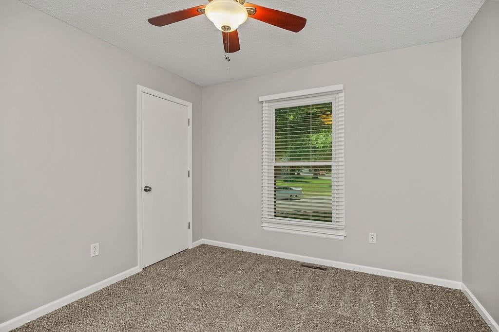401 SE Mt Vernon Drive — photo 17