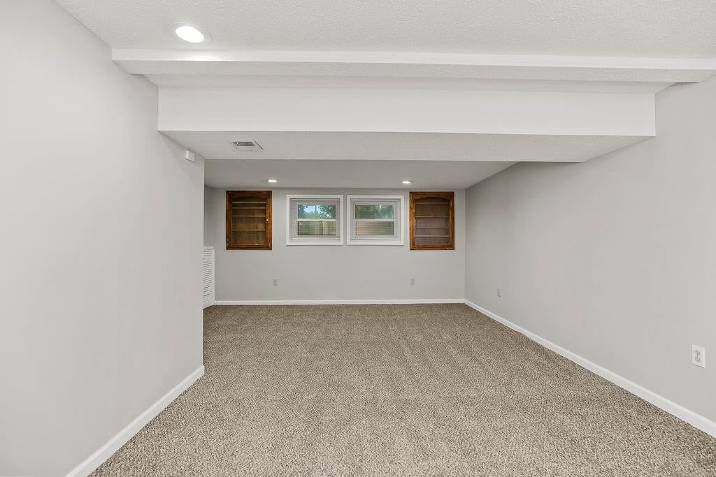401 SE Mt Vernon Drive — photo 21