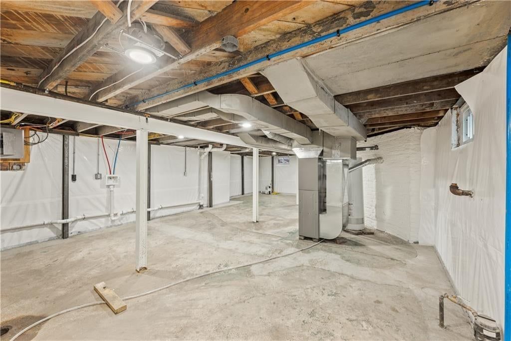 Finished basement at 3331 S Arlington Avenue, Independence, MO 64052