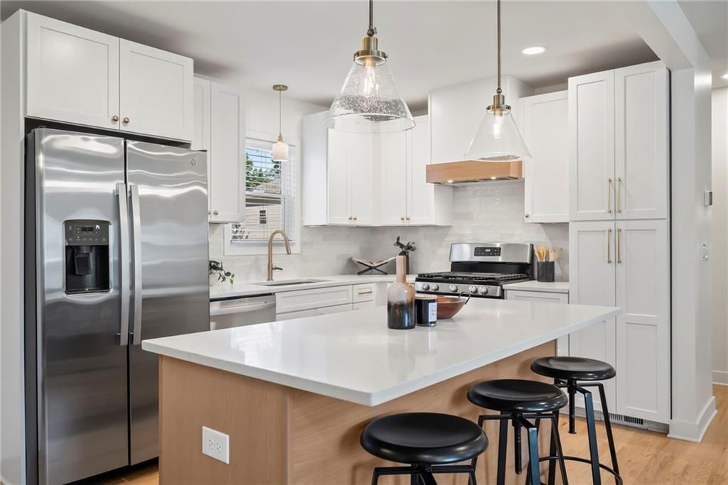 2720 W 51st Street — photo 5