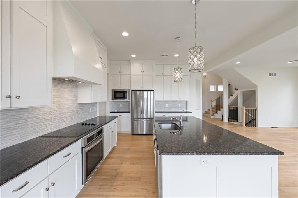 18228 Earnshaw Street — photo 8