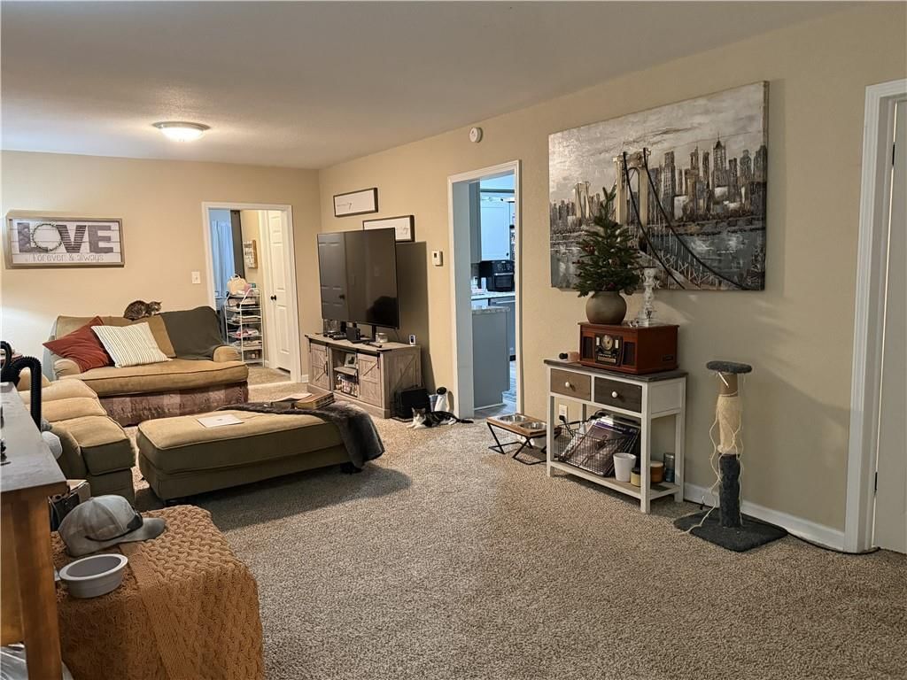 717 W 9th Street — photo 8