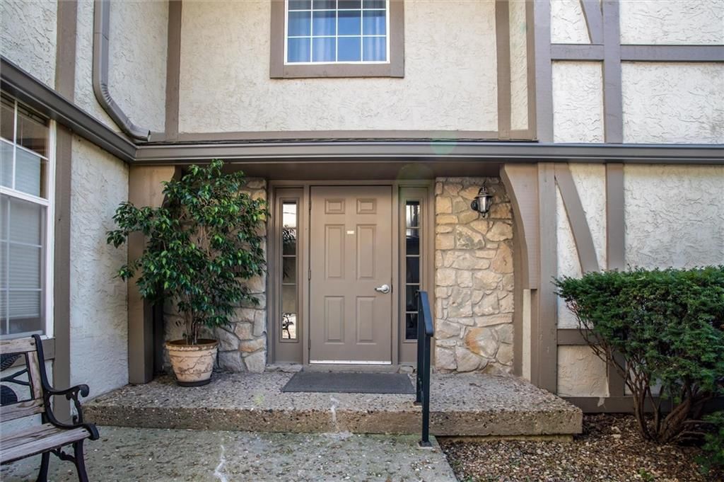 1205 NW Village Drive, Blue Springs, MO