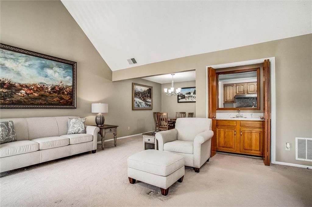 Photo 6 of 29 - 1205 NW Village Drive #D, Blue Springs, MO 64015