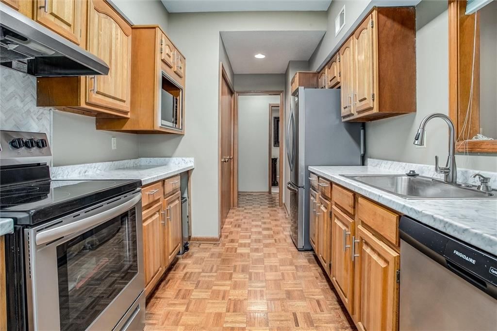 Photo 9 of 29 - 1205 NW Village Drive #D, Blue Springs, MO 64015
