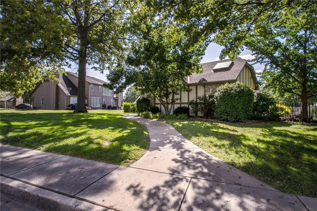 Photo 23 of 29 - 1205 NW Village Drive #D, Blue Springs, MO 64015