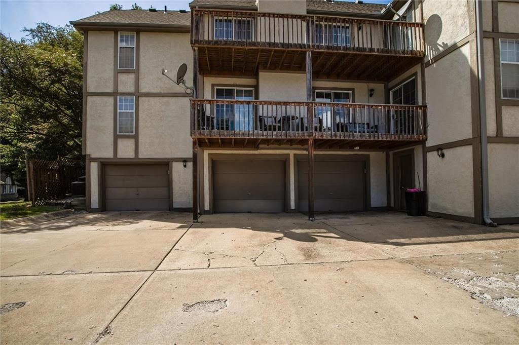 Photo 25 of 29 - 1205 NW Village Drive #D, Blue Springs, MO 64015