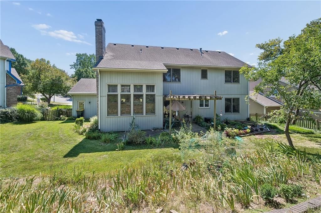Fenced yard at 5417 N Walnut Street, Kansas City, MO 64118