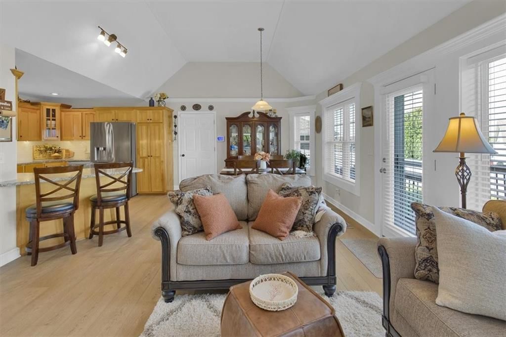 414 Foxglove Street — photo 16