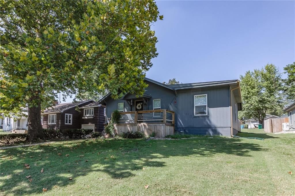 1120 Pacific Avenue, Osawatomie, KS: listing photo 3