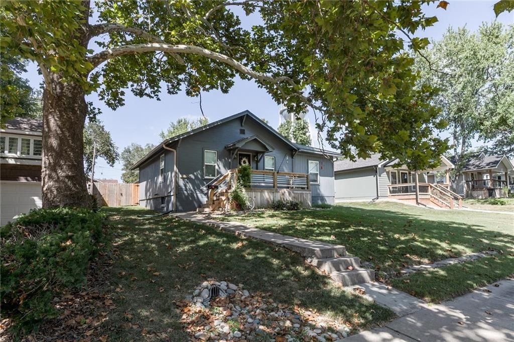 1120 Pacific Avenue, Osawatomie, KS: listing photo 2
