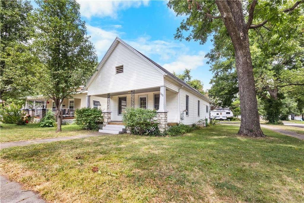 302 Pacific Avenue, Osawatomie, KS: listing photo 2