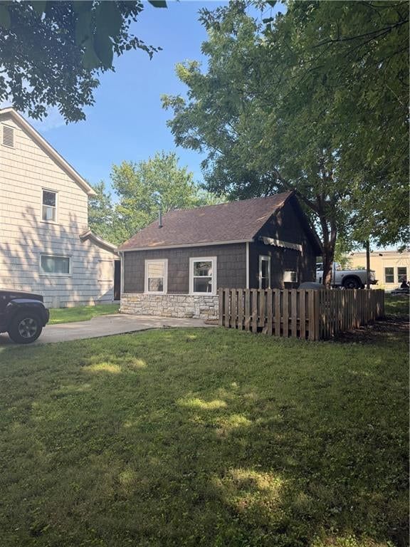 704 Rhodes Avenue — photo 9