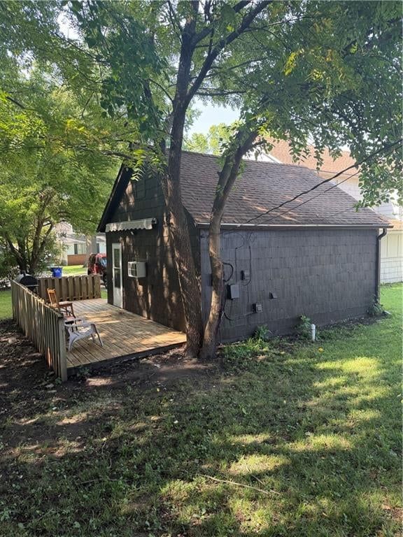704 Rhodes Avenue — photo 10