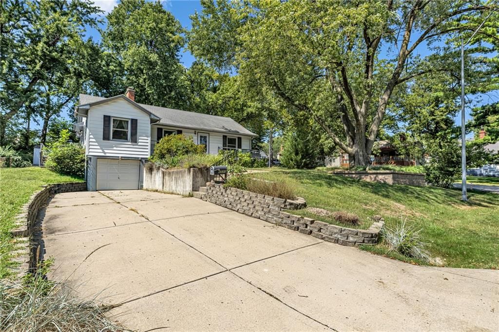 5530 N Spruce Avenue, Kansas City, MO: listing photo 2