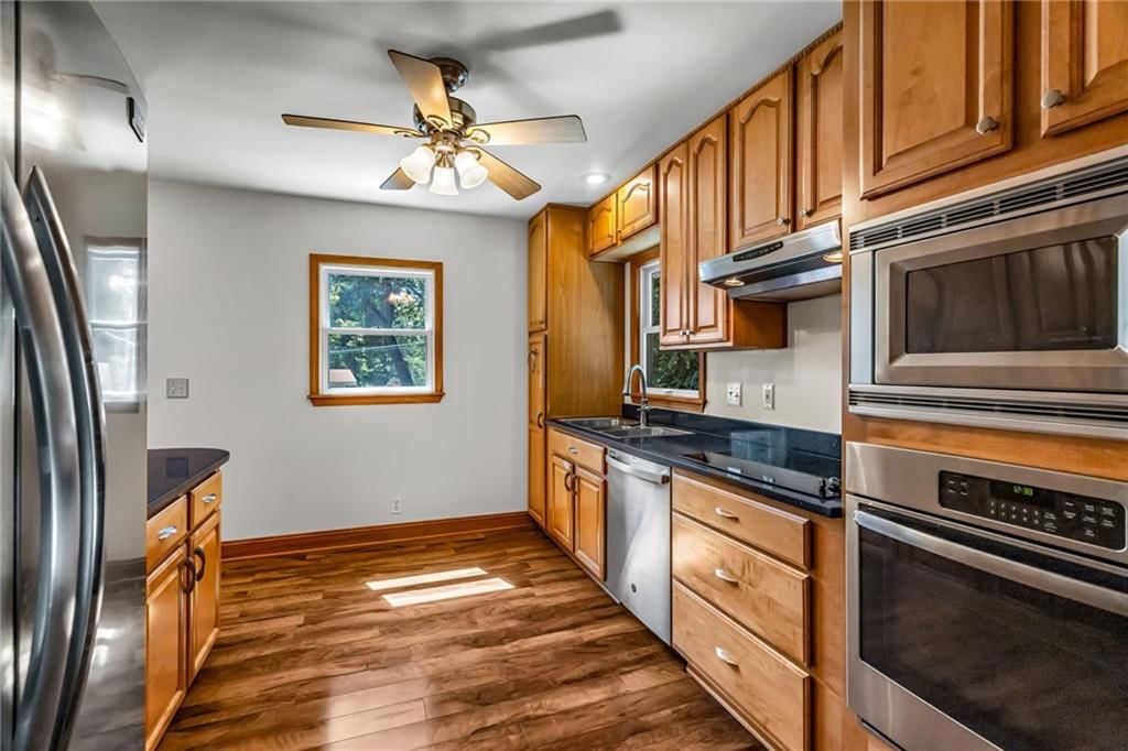 Photo 4 of 27 - 5530 N Spruce Avenue, Kansas City, MO 64119