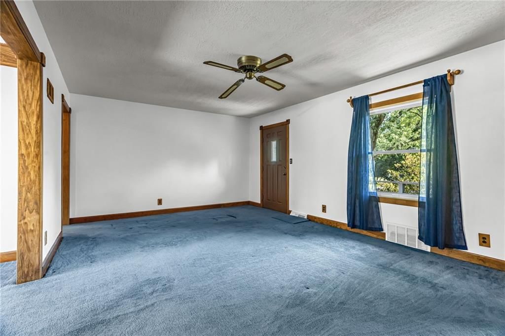 Photo 9 of 27 - 5530 N Spruce Avenue, Kansas City, MO 64119