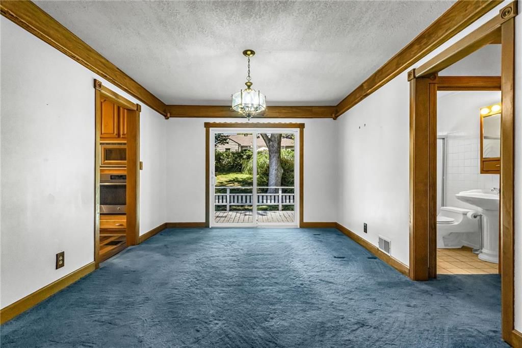 Photo 11 of 27 - 5530 N Spruce Avenue, Kansas City, MO 64119