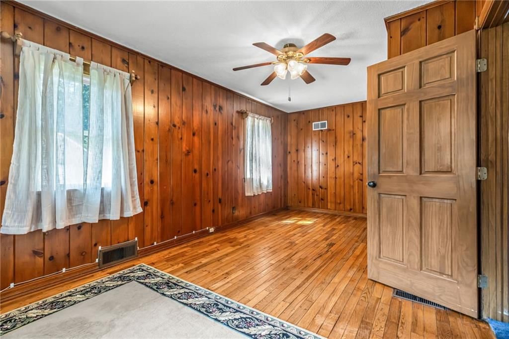 Photo 15 of 27 - 5530 N Spruce Avenue, Kansas City, MO 64119
