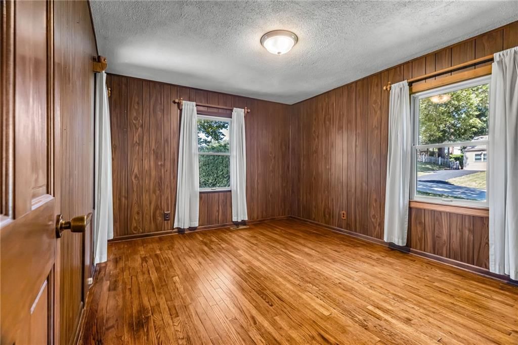 Photo 17 of 27 - 5530 N Spruce Avenue, Kansas City, MO 64119
