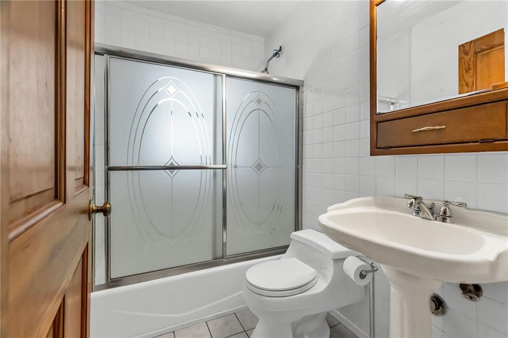 Photo 19 of 27 - 5530 N Spruce Avenue, Kansas City, MO 64119