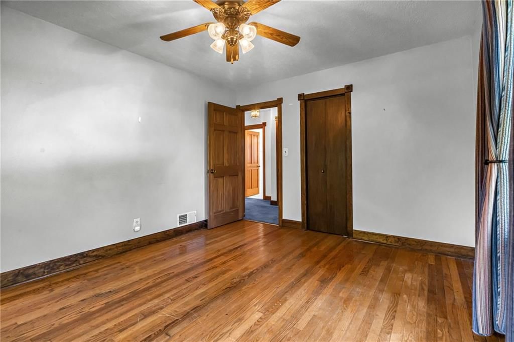 Photo 21 of 27 - 5530 N Spruce Avenue, Kansas City, MO 64119