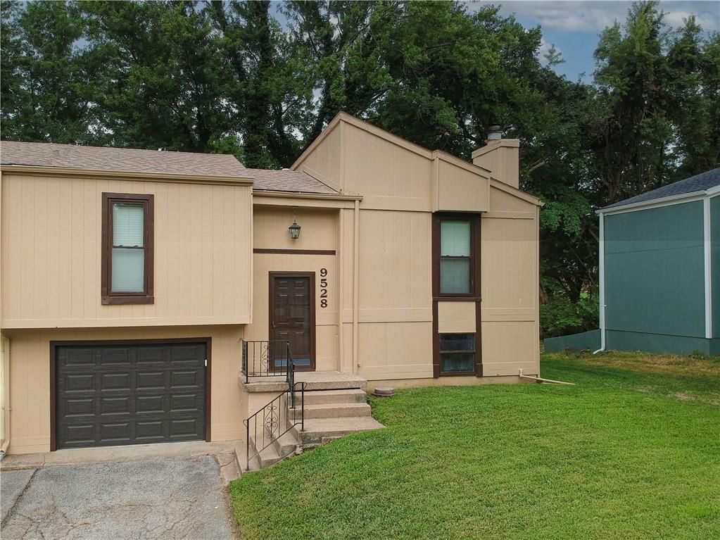 9528 Manning Avenue — photo 2